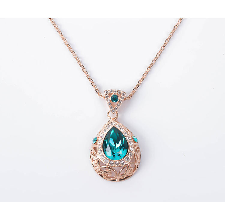 Schmuckset mit hohlem Muster