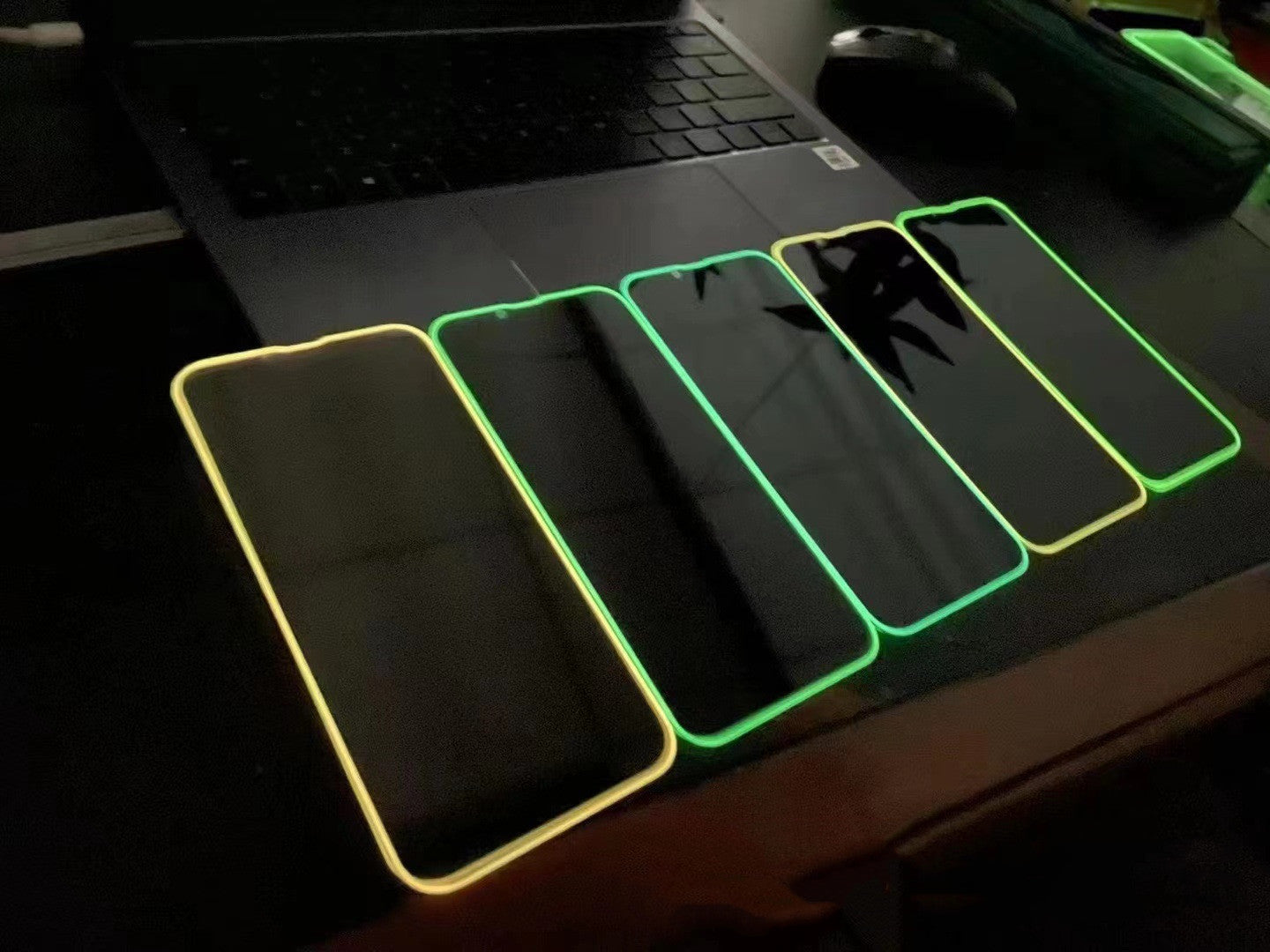 Fluoreszierender Film aus gehärtetem Glas im Vollbildmodus