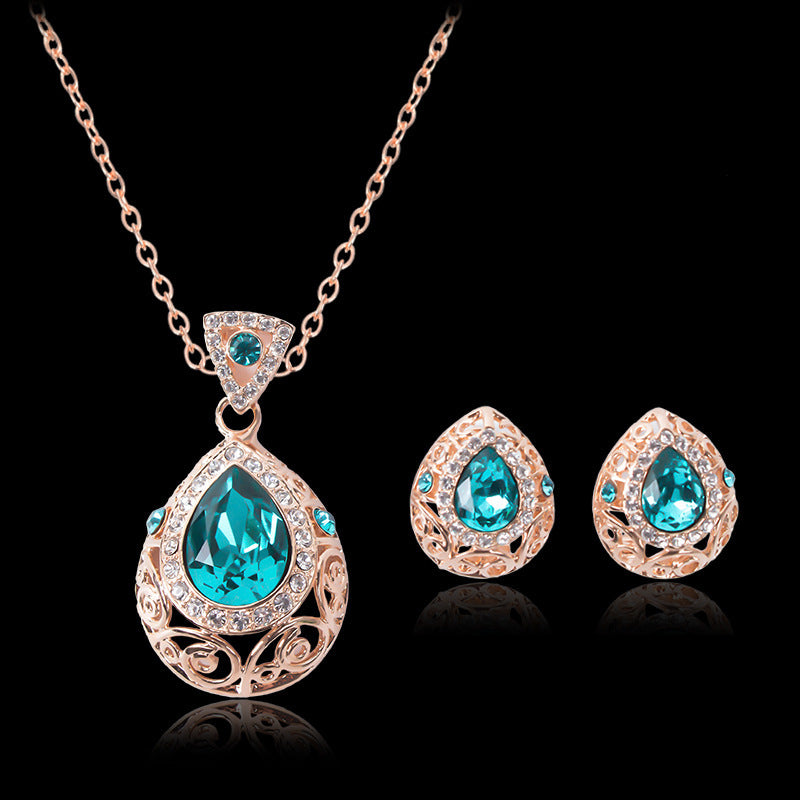 Schmuckset mit hohlem Muster