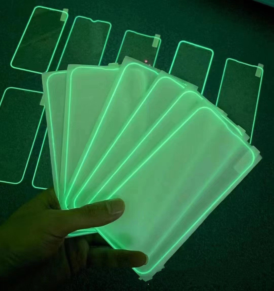 Fluoreszierender Film aus gehärtetem Glas im Vollbildmodus