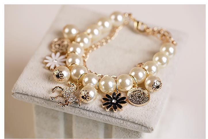 Perlen Blumen Armband – Eleganter Schmuck mit zeitloser Schönheit