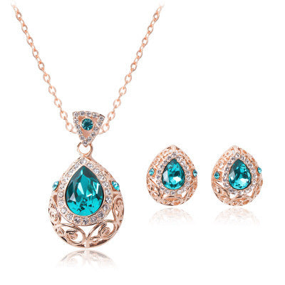 Schmuckset mit hohlem Muster