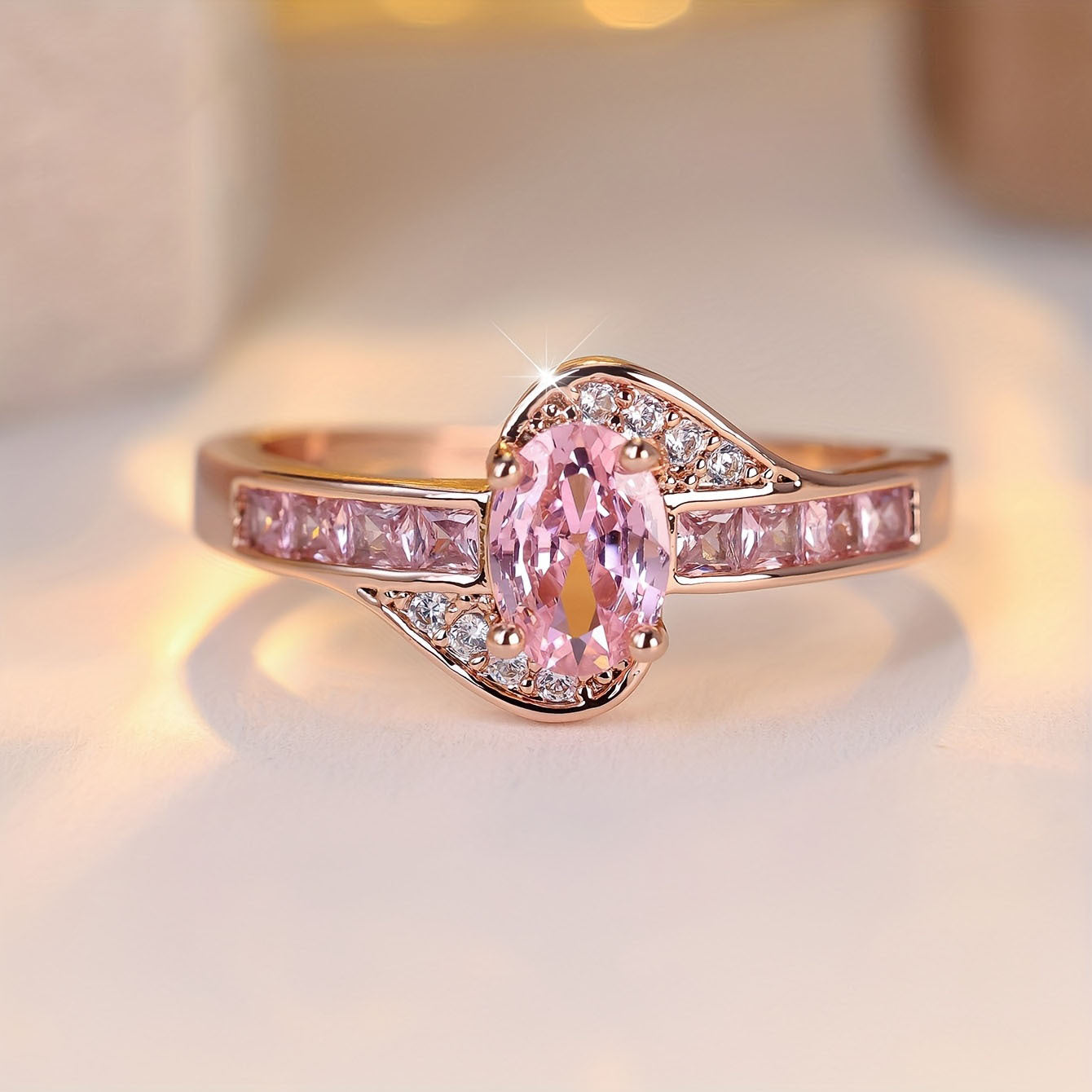 Dieser schlichte Damenring in elegantem Roségold Rosa