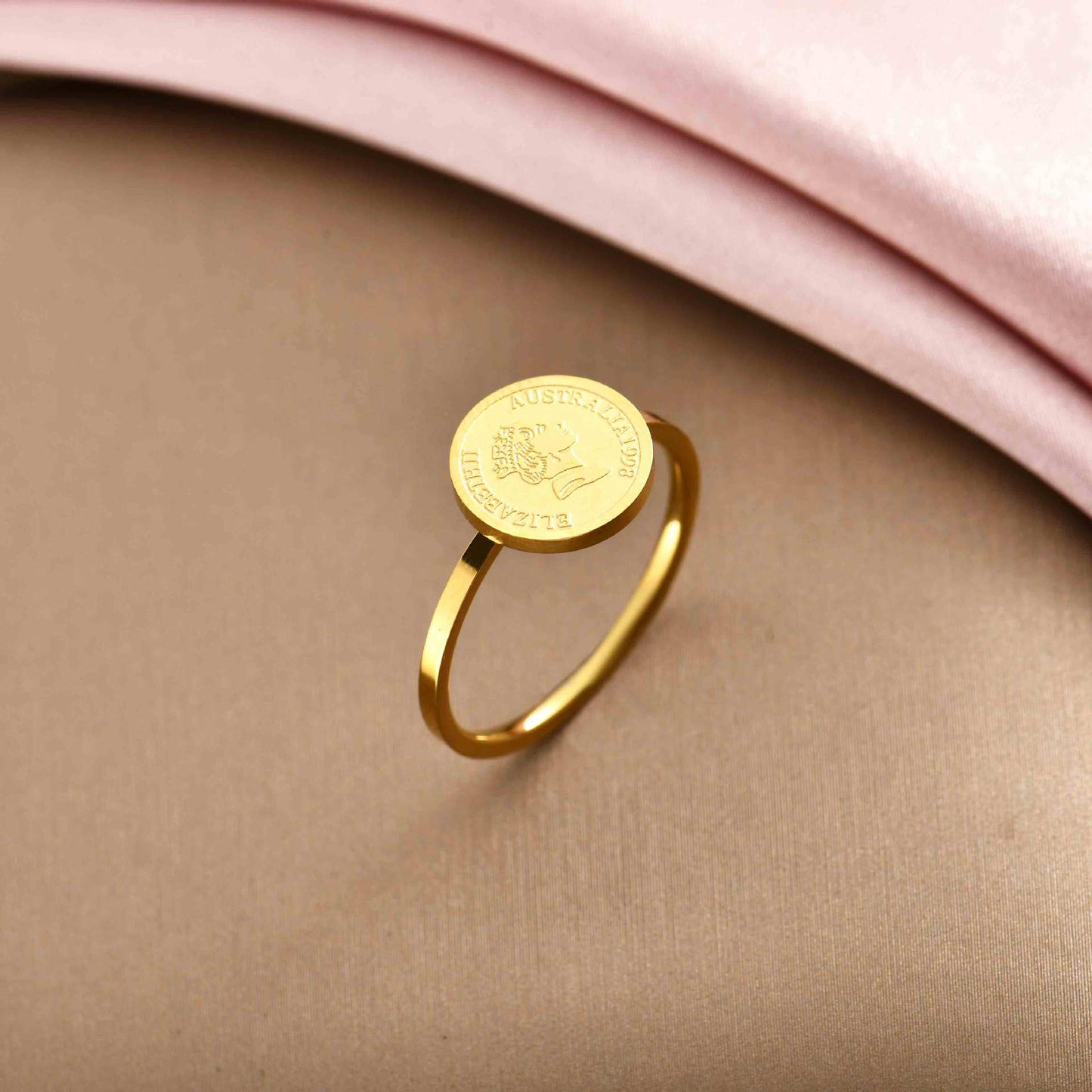 Damenring aus Titanstahl mit Goldeinlage & Strass – Geometrisches Design