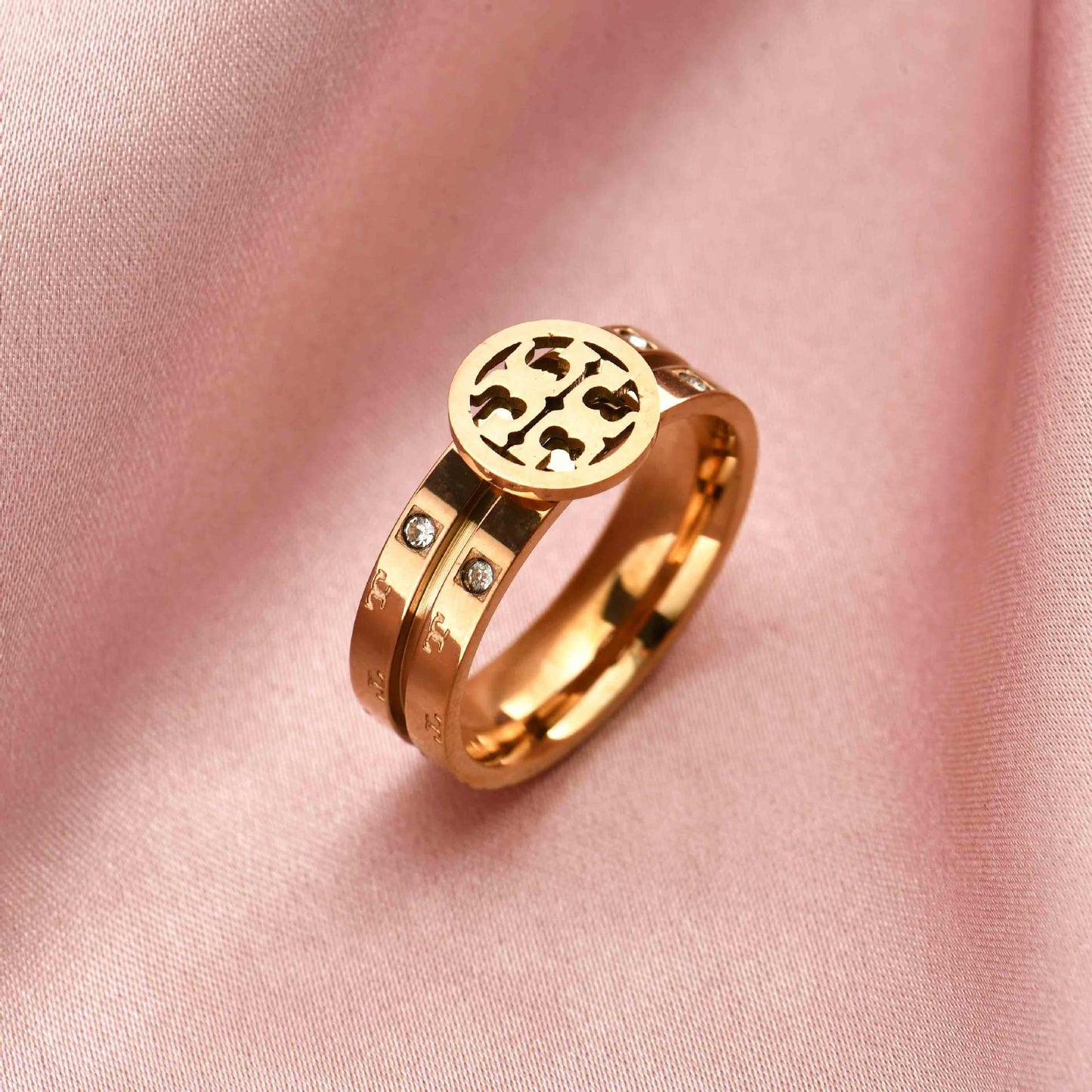 Damenring aus Titanstahl mit Goldeinlage & Strass – Geometrisches Design